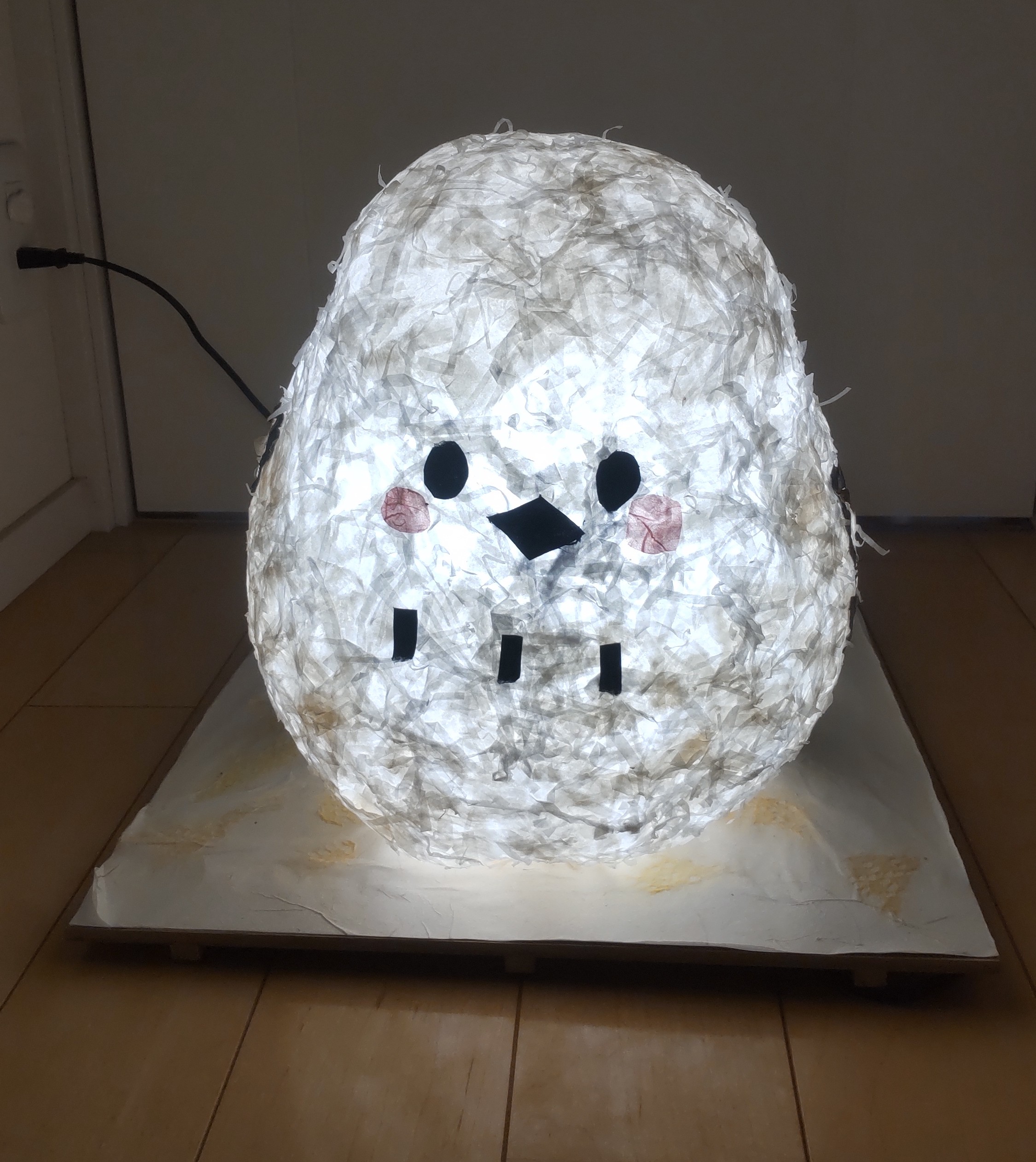 休けいするシマエナガ
