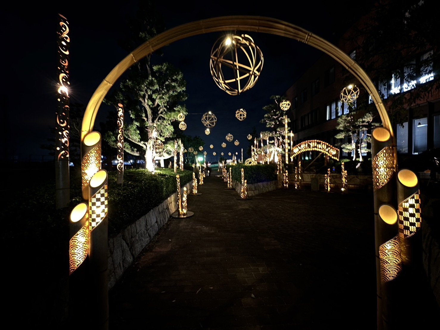 竹あかり Tobishima Lights」 美濃和紙あかりアート作品展示中